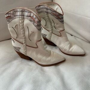 Dolce vita cow girl white booties